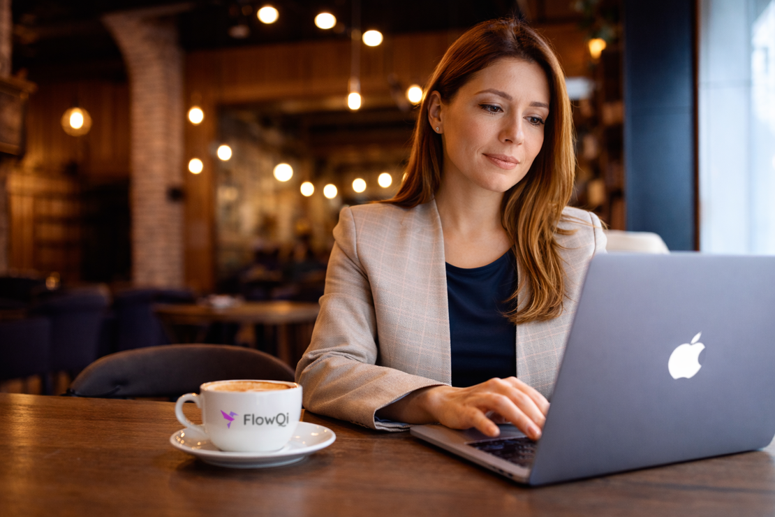 Freelancer tracking billable hours, projects and invoices in FlowQi